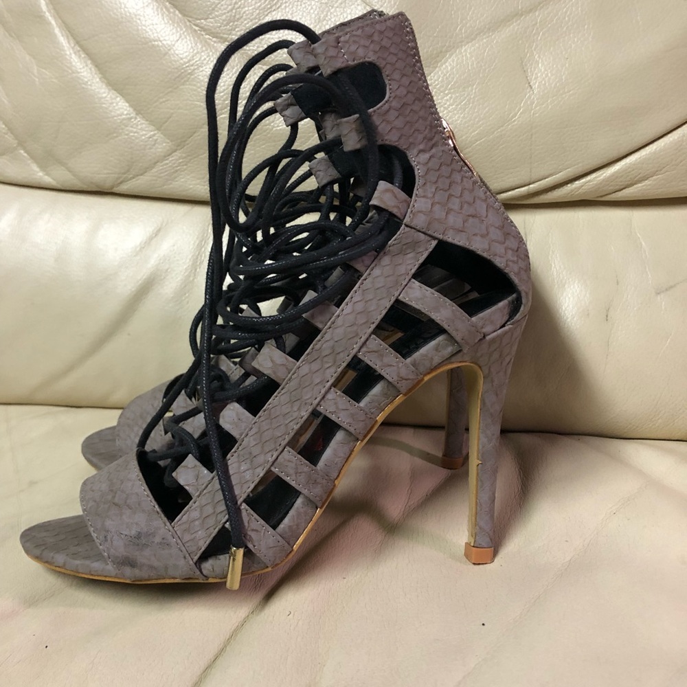Used great condition heels - Picture 2 of 4